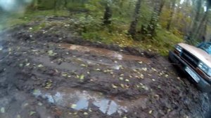 Ленд Крузер 80 механическая лебёдка тащит.