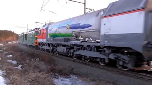 ВЛ10К-482 тянет газотурбовоз ГТ1h-002 с грузовым поездом