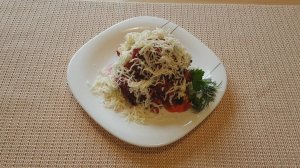 Салат из свеклы с черносливом и сыром