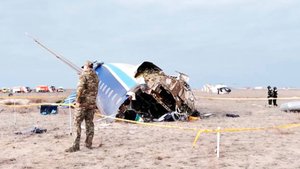 Тридцать два человека выжили после падения самолета в Актау. Пострадавших доставили в больницы