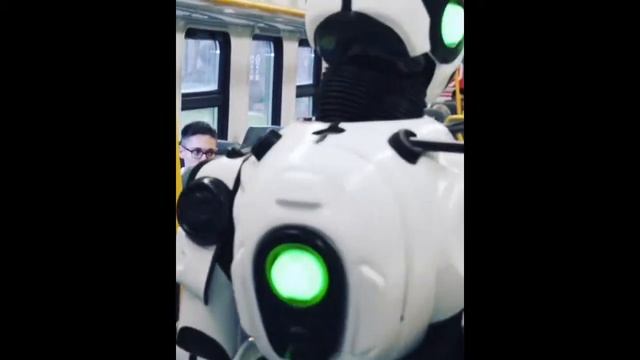 Can TITAN THE ROBOT interact with people? смотреть онлайн