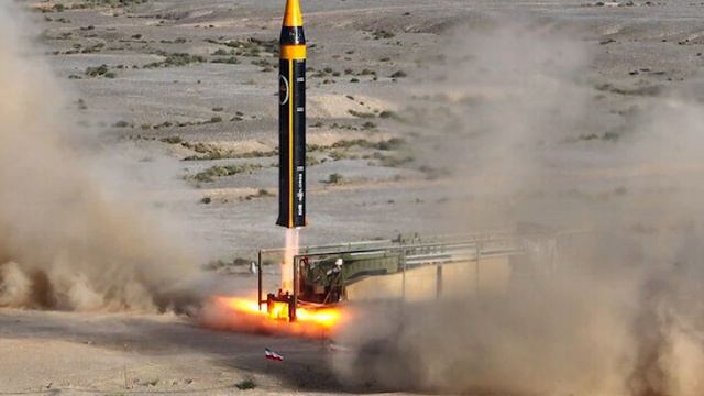 Иран представил новейшую баллистическую ракету дальностью 2000 километров
