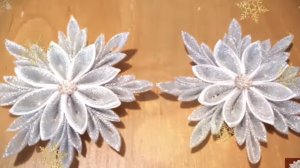 Снежинки из лент DIY Снежинки в технике канзаши