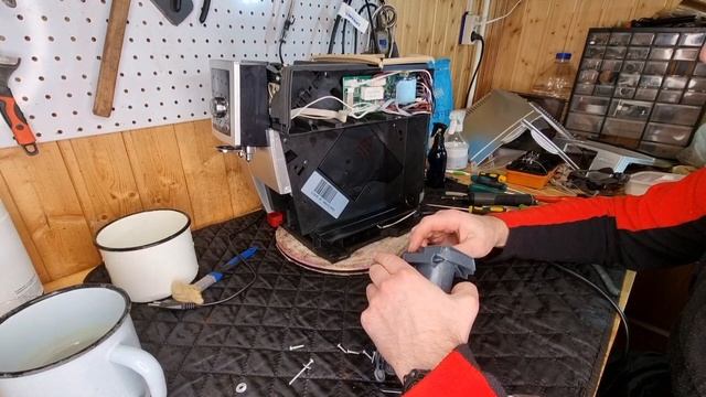 Delonghi capucino ECAM 23.450. Термоблок как переходник смотреть онлайн