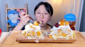 수건처럼 돌돌말린 크레이프 롤케이크🧻 한판 순삭.. 복숭아 롤 크레이프 케이크 디저트 먹방 Dessert Mukbang