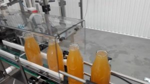 Линии для розлива сока в бутылки. Сок в бутылках. Крышка TWIST OFF.