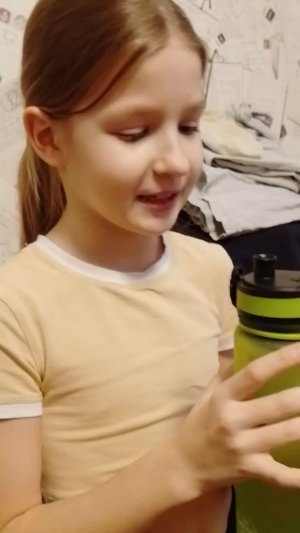 Алина пьëт 
воду из под крана!