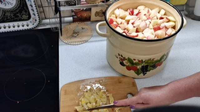 Рецепт яблочной начинки для зимних пирогов на раз, два, три. Получится у всех.
