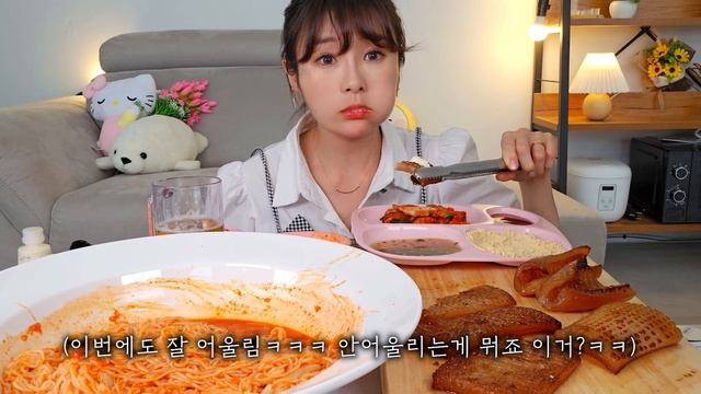 세숫대야 비빔국수XXLㅋㅋ쫀득한 벌집껍데기1KG 얹어서 먹어봤어요😉 Spicy Noodles pork rind 1KG MUKBANG EATINGSHOW ASMR