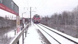 Электровоз 2ЭС5К-482 с грузовым поездом проходит о.п. Окский берег