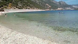 Красивый городской пляж в Каше рядом с нашим кемпингом .