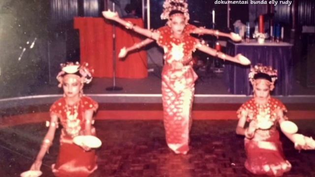 Penampilan Tari Lilin Siwa oleh Tim Kesenian Sumsel di Kedutaan Besar Indonesia di Thailand thn 199