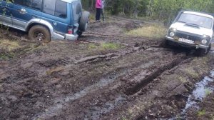 Паджеро и Нива в мурманском лесу (30 05 23г)