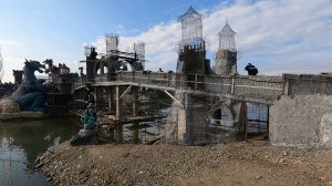 строительство моста через пруд..декоративная штукатурка. парк Еленовка. скульптуры