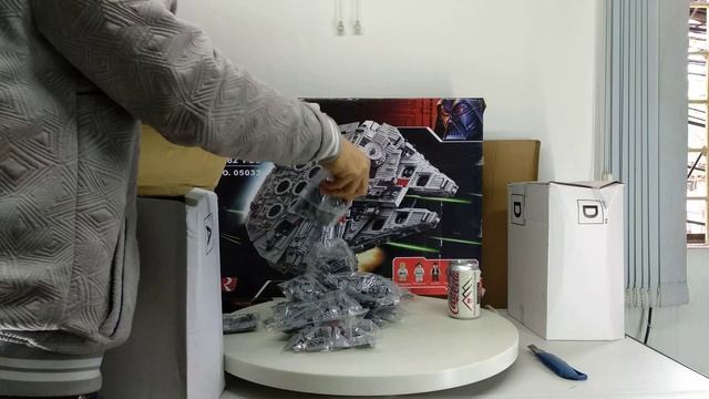 Mở hộp Lepin 05033 Lego Star wars 10179 Ultimate Collector's Millennium Falcon giá sốc rẻ nhất смотреть онлайн