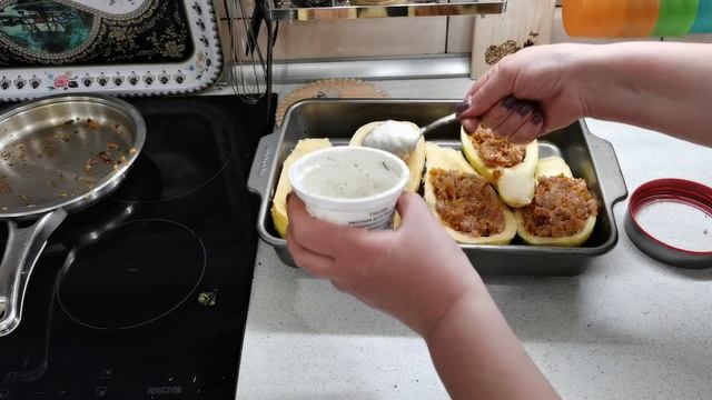 Мясная начинка в тыквенной тарелке. Порционная и красивая подача. Вкусный воскресник