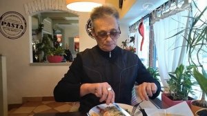 Бред... Хорошая песня о жизни...