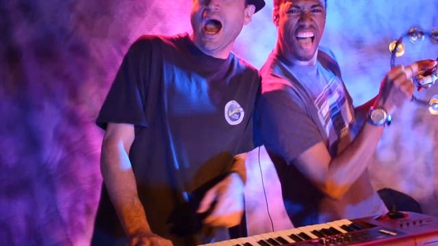 The Love Monkeys- "Everybody Talks" (by the Neon Trees) смотреть онлайн