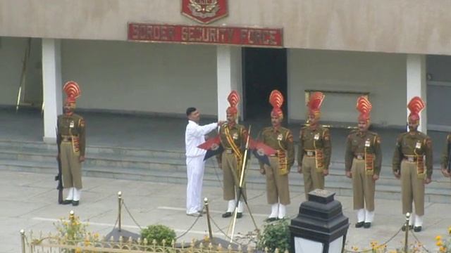 India-Pakistan border near Amritsar смотреть онлайн