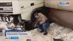 Смотреть,как живет в кабине  дальнобойщик пятый день замерзает на трассе!!