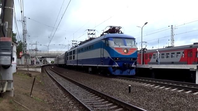 Электровоз ЧС200-010 и очень приветливая бригада смотреть онлайн