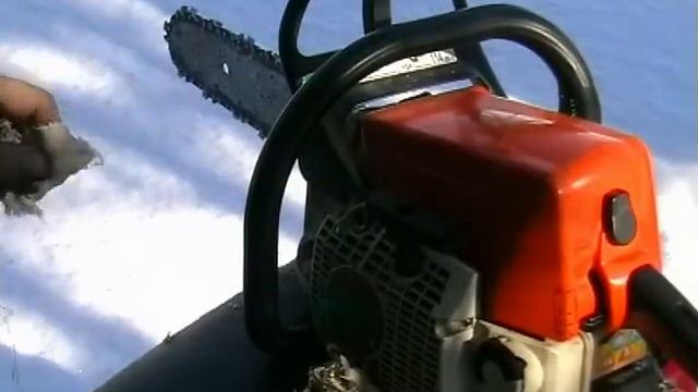 Разведение огня с помощью бензопилы