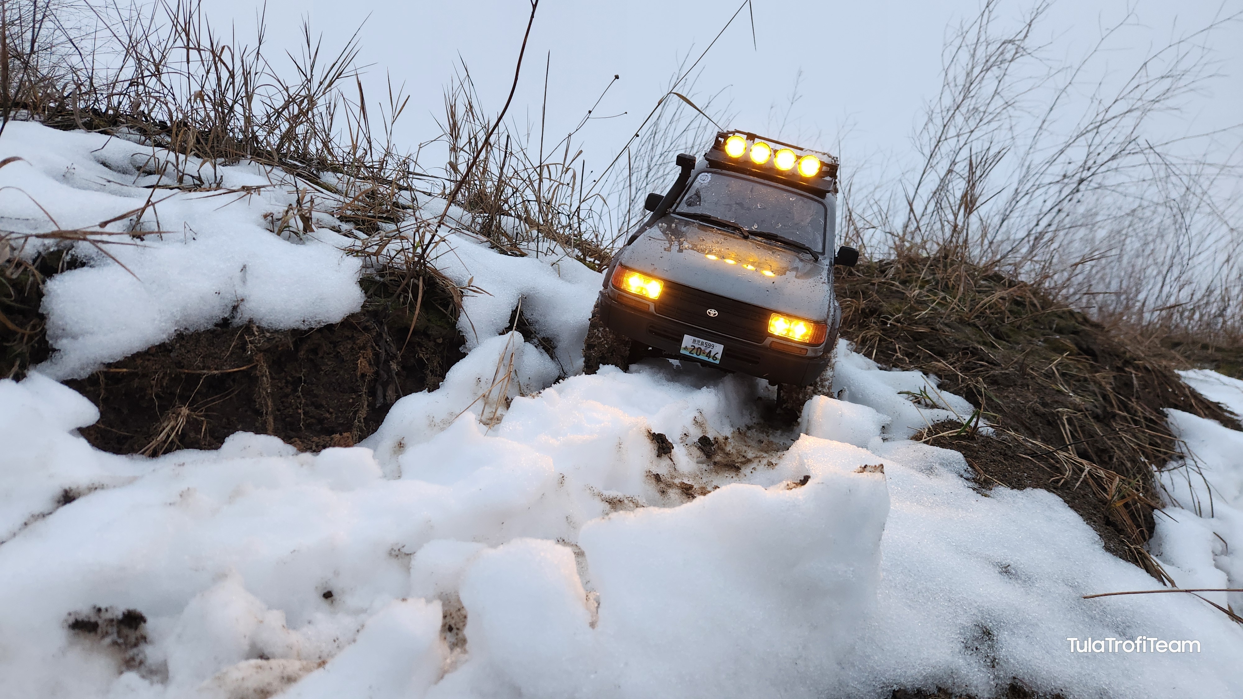 Первое мнение о FMS FCX10 LC80 TOYOTA