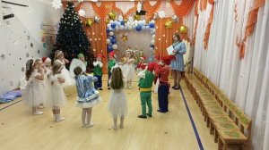 Елена Фищукова. "Ой-ой-ой, ай-яй-яй, ëлочка большая" дети 4 лет Хоровод на Новый год. mp4