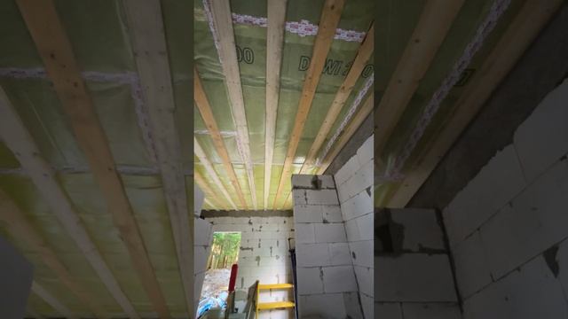 Закончили монтаж кровли BRAAS перешли к возведению межкомнатных перегородок ФЛЭТХАУС #стройка #дом