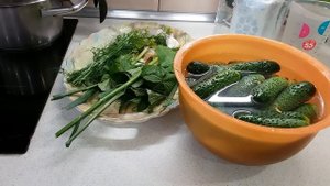 Заготовка клубники на зиму. Свежепросольные огурцы очень  просто.