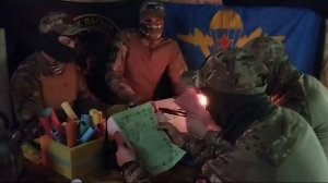 Солдаты читают письма