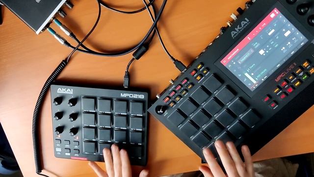 Fingerdrumming warmup with Akai MPC Live 2 + MPD218 смотреть онлайн