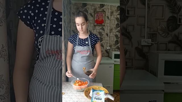 Сочная постная горбуша с морковкой и брокколи.