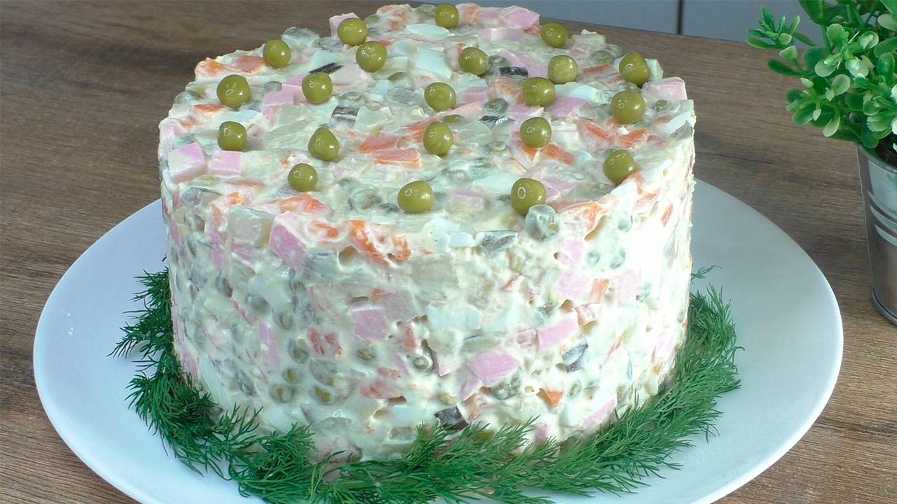 Салат ОЛИВЬЕ на Праздничный стол / До чего же вкусный! Без Него не обходится ни одно Застолье