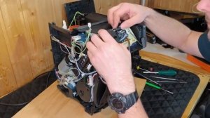 Delonghi Eletta cappuccino Evo. Разборка и ремонт клапана верхнего поршня.