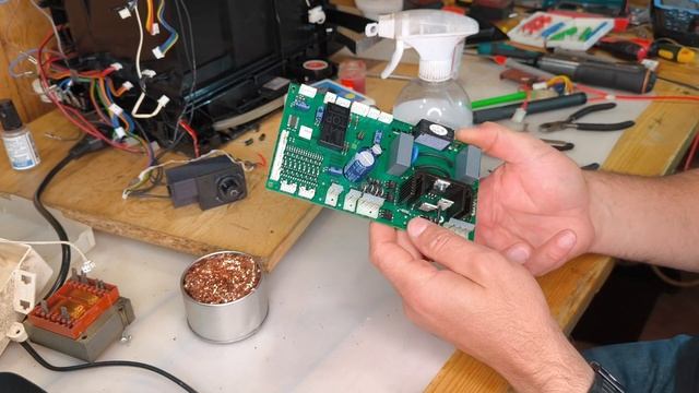 Jura s8 не включается. Ремонт силовой платы. смотреть онлайн