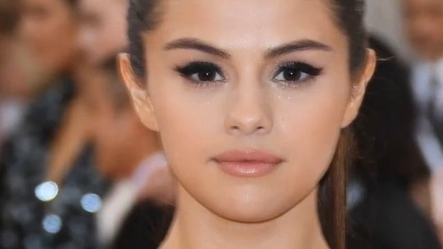 Beauty Confirmed; Justin Bieber appreciates Selena Gomez Makeup free selfie. She's Glowing