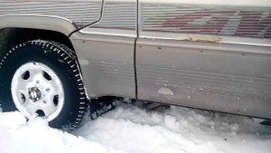 Toyota Master Ase Surf 1990 г. Допустил пробуксовку в снегу.
