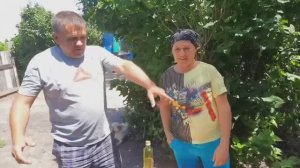 Ужин, карибская смесь с говяжьей печенью на костре. Деревенская готовит.