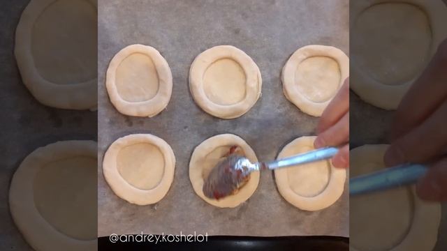 СЛОЙКИ С ЗЕМЛЯНИКОЙ И МОРОЖЕНЫМ с ягодой