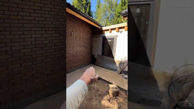 Заканчиваем фасад из клинкерного кирпича 85мм шириной #фасаддома #фасад #стройка #дача