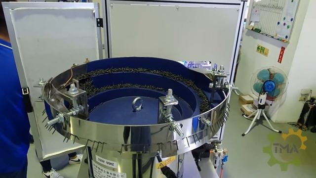 Сортировочная машина с поворотным диском для оптического контроля качества болтов, шурупов смотреть онлайн