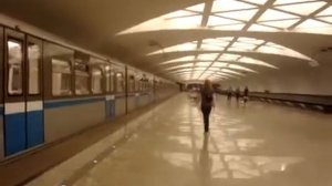 московское метро поезд акварель