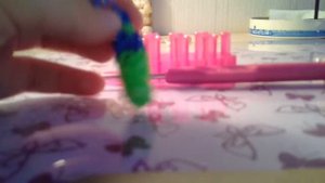 как сплести бутылочку спрайта из резинок