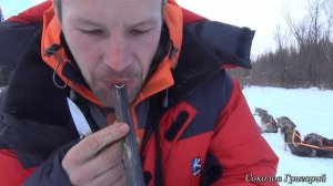 Примитивный свисток за несколько секунд.