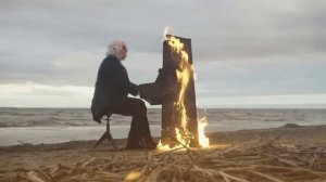 мелодия бенди на горящем пианино!