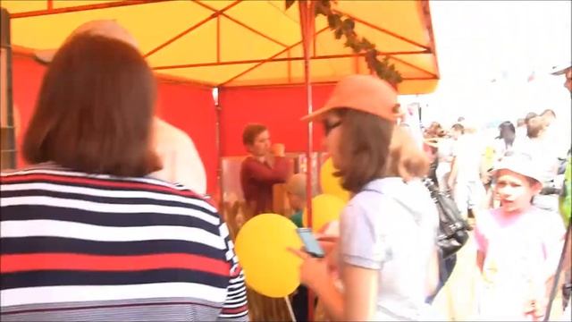 Курыкроликииндюки и другая птица.