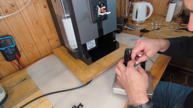 Nivona 9 и 10 серии. Шумит, трещит привод регулировки температуры молока. Сейчас исправим. смотреть онлайн