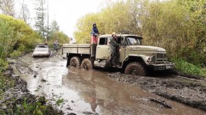 Водитель направил военный ЗИЛ в самую жесть. Грузовик 6х6 из СССР на бездорожье