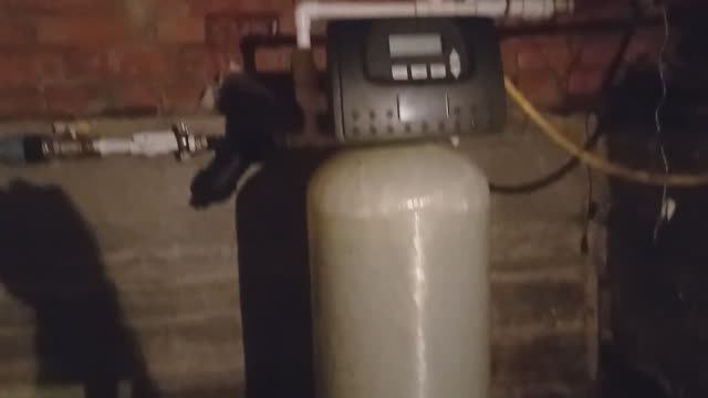 Очистка воды от железа - закапываем баллон в подвале смотреть онлайн